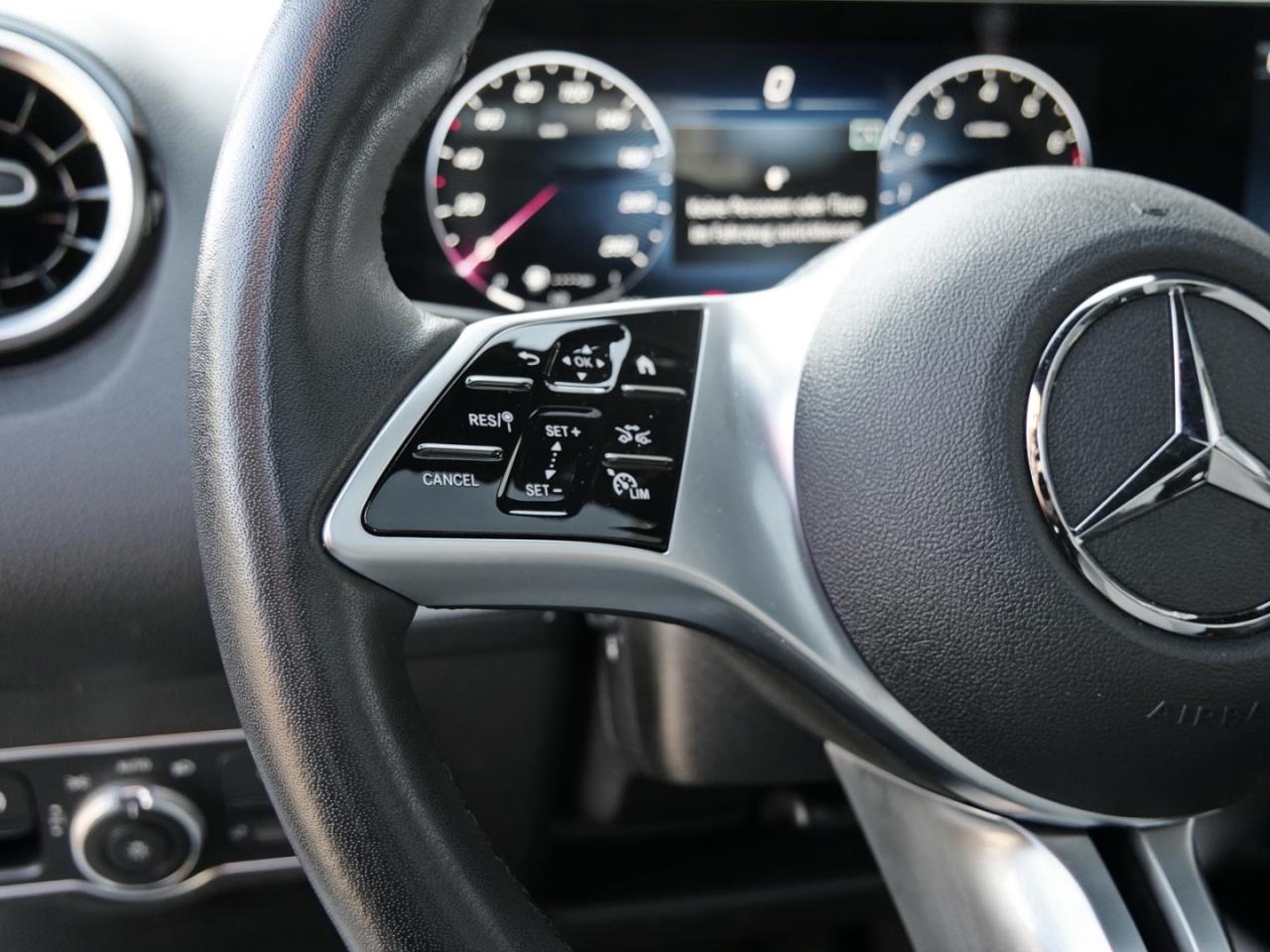 Mercedes-Benz GLB 250 4M Progressive Panorama Kamera Easy-Pack