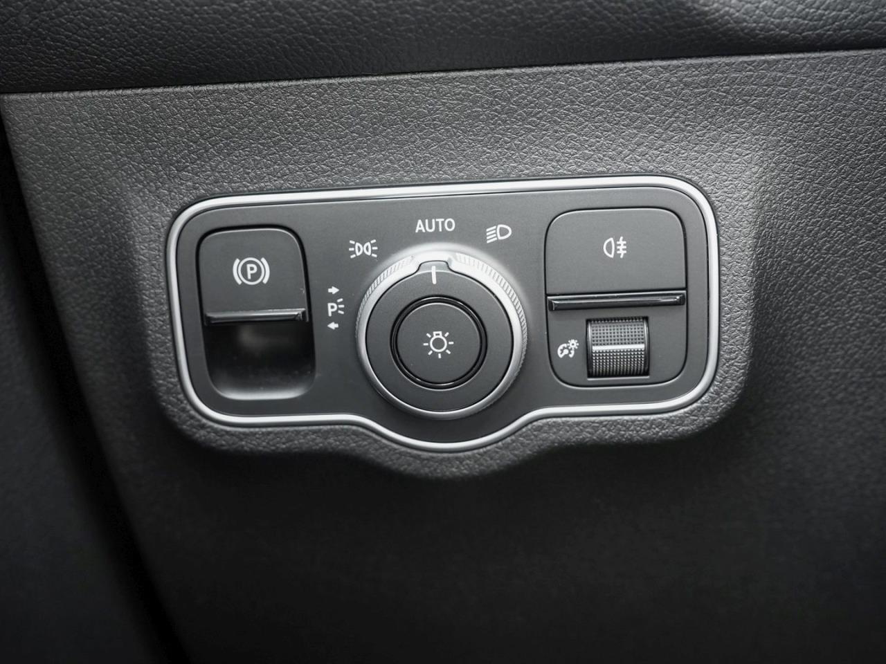 Mercedes-Benz GLB 250 4M AMG EasyPack Burmester Kamera Navi