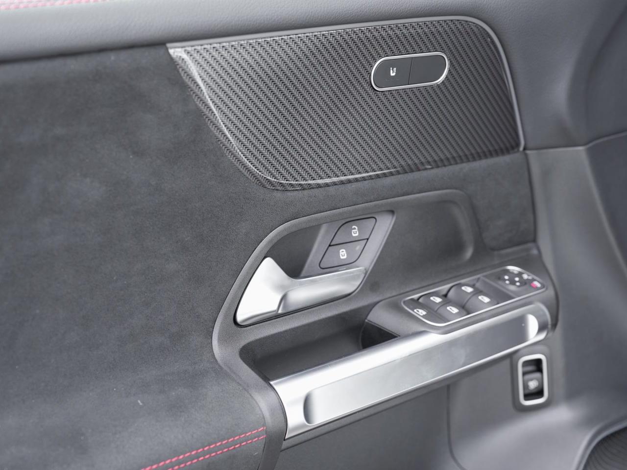 Mercedes-Benz GLB 250 4M AMG EasyPack Burmester Kamera Navi