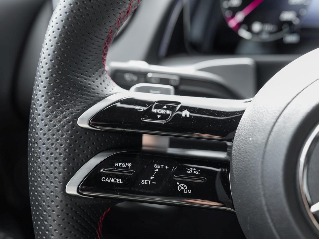 Mercedes-Benz GLB 250 4M AMG EasyPack Burmester Kamera Navi