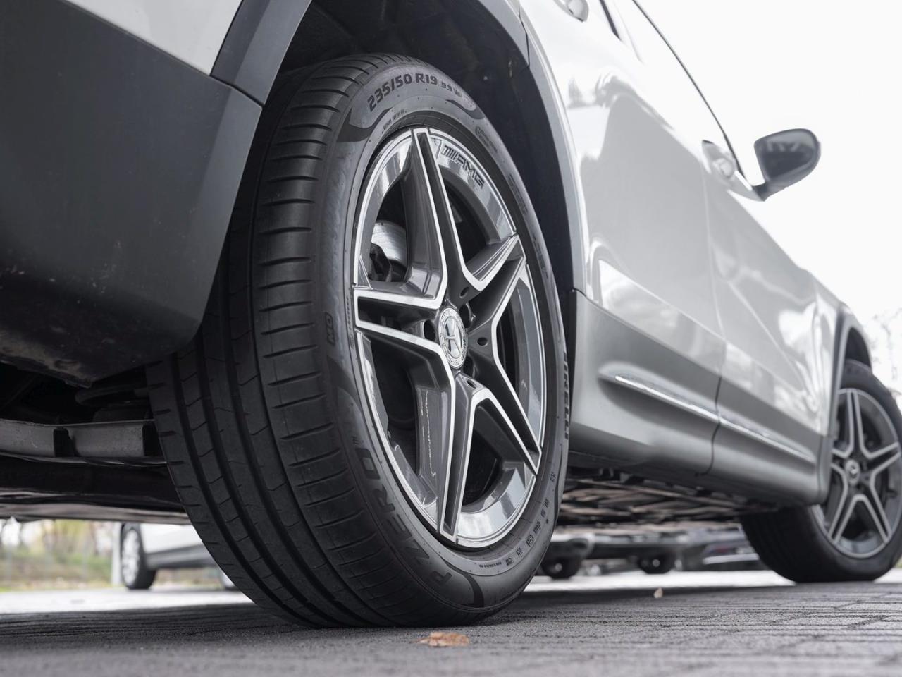 Mercedes-Benz GLB 250 4M AMG EasyPack Burmester Kamera Navi