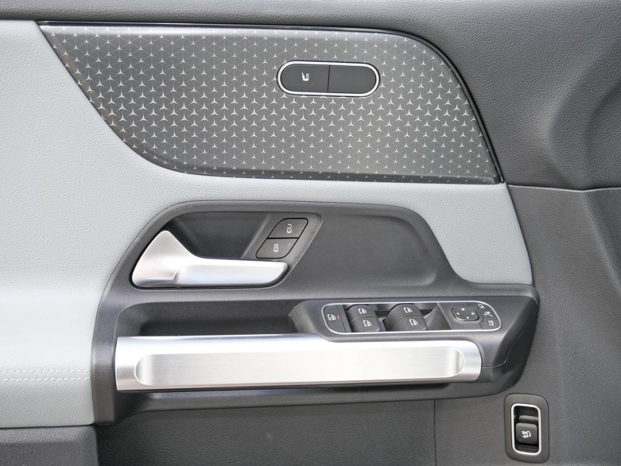 Mercedes-Benz GLB 250 4M Progressive Panorama Kamera Easy-Pack