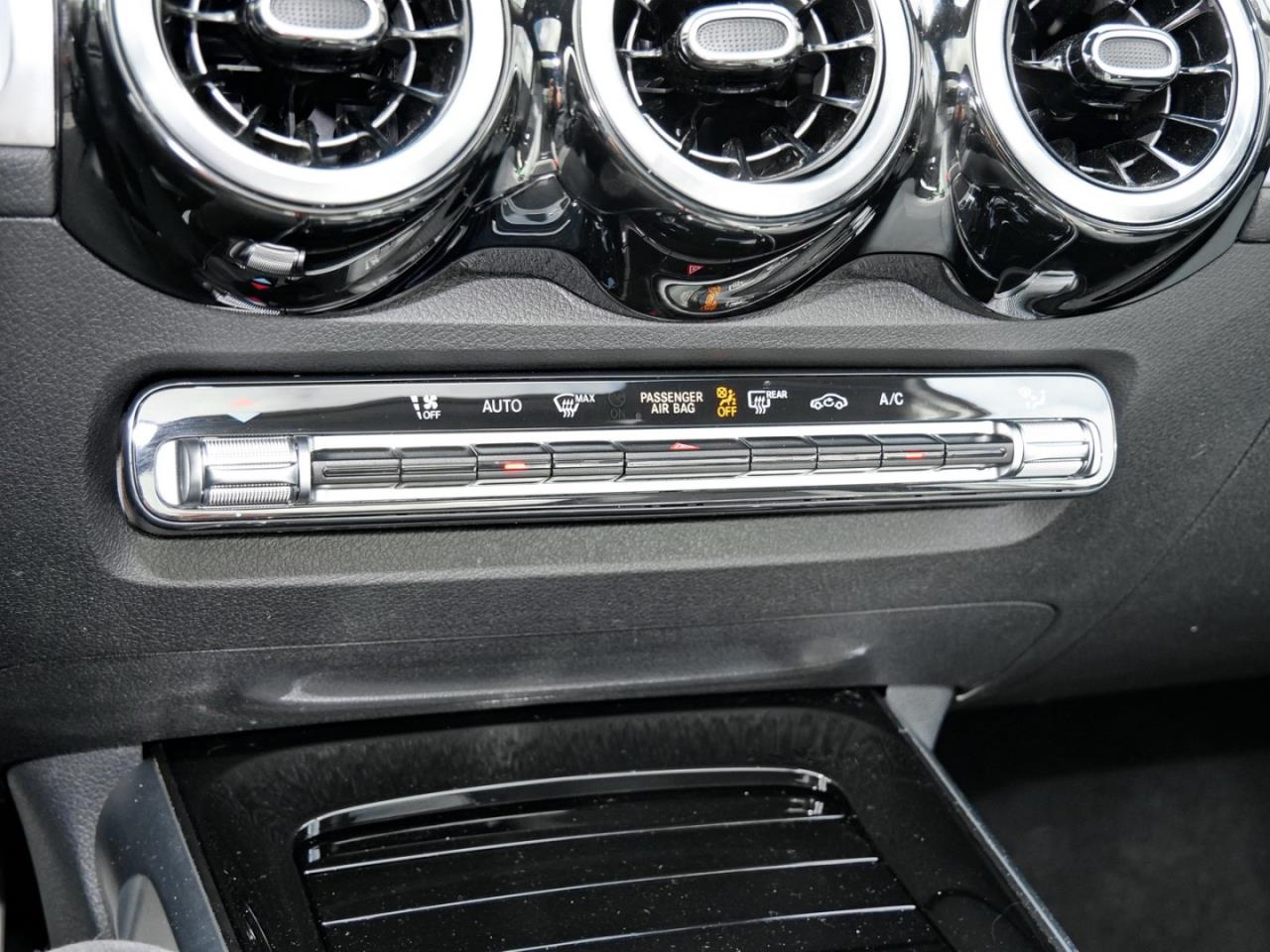 Mercedes-Benz GLB 250 4M Progressive Panorama Kamera Easy-Pack