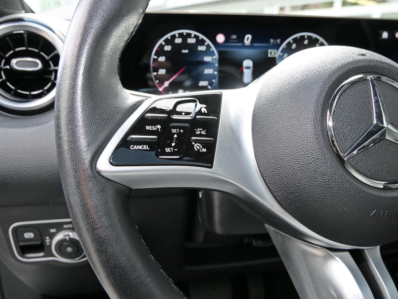 Mercedes-Benz GLB 250 4M Progressive Panorama Kamera Easy-Pack
