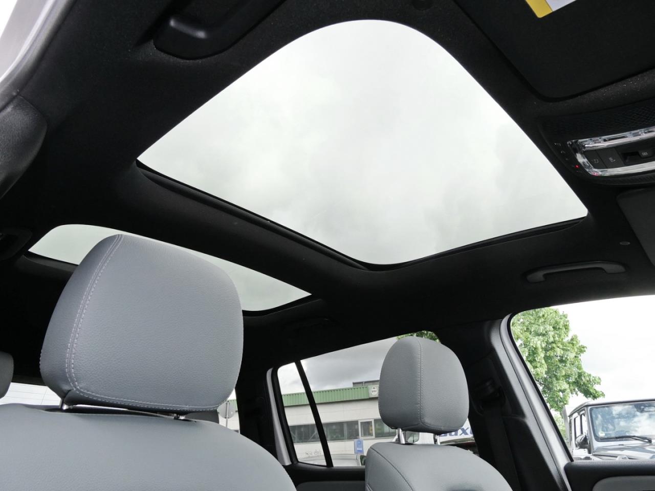 Mercedes-Benz GLB 250 4M Progressive Panorama Kamera Easy-Pack