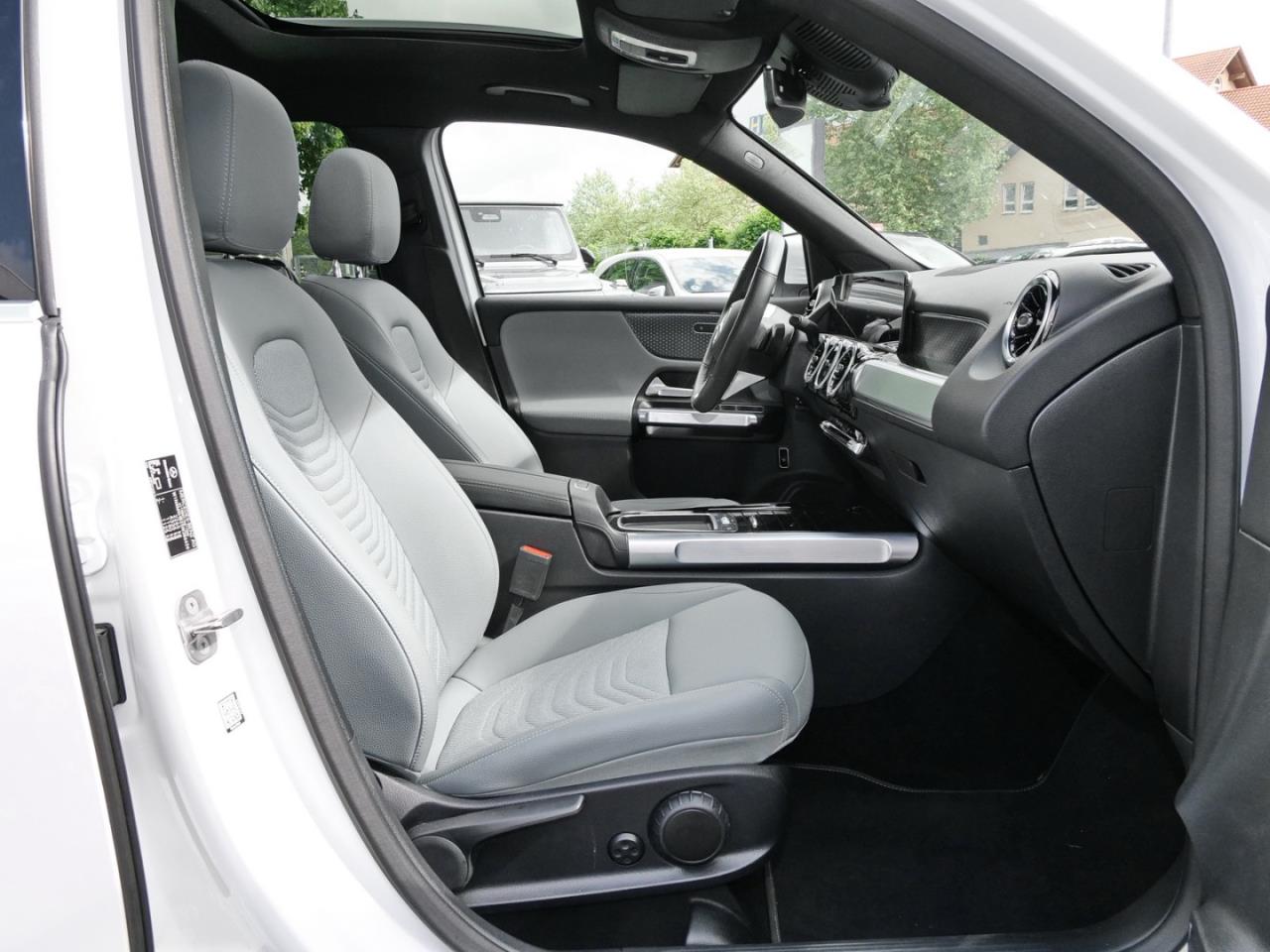 Mercedes-Benz GLB 250 4M Progressive Panorama Kamera Easy-Pack
