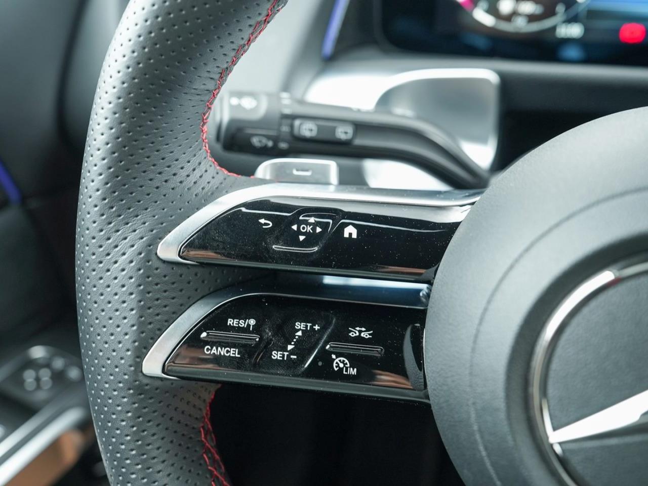Mercedes-Benz GLB 250 4M AMG 360° AHK EasyP ParkA Ambiente