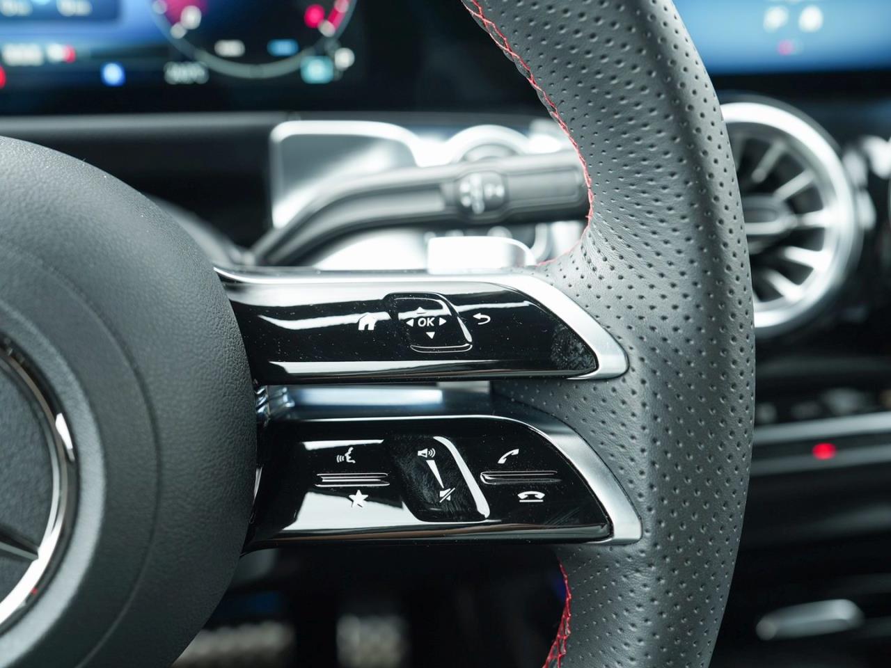 Mercedes-Benz GLB 250 4M AMG 360° AHK EasyP ParkA Ambiente