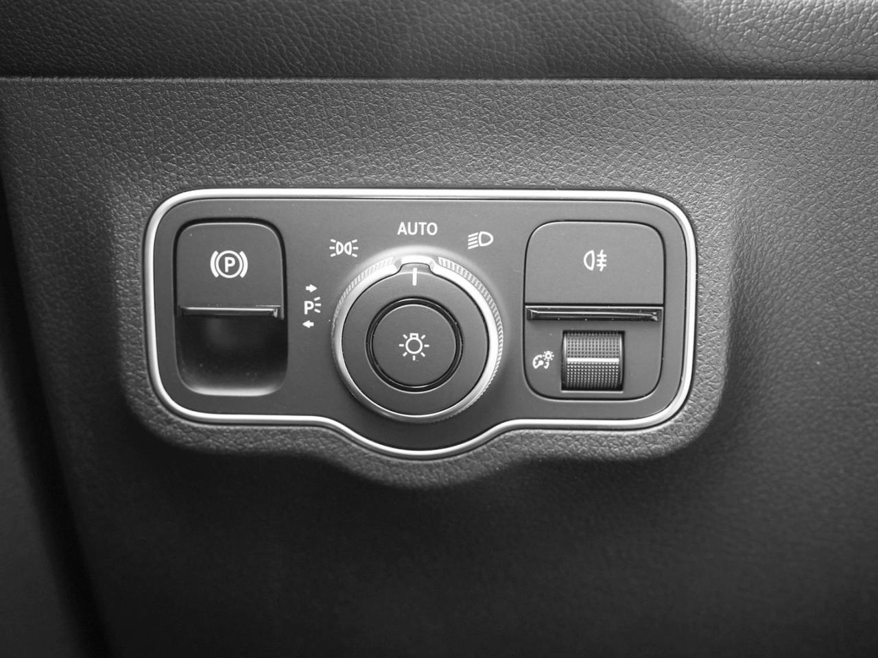 Mercedes-Benz GLB 250 4M AMG 360° AHK EasyP ParkA Ambiente