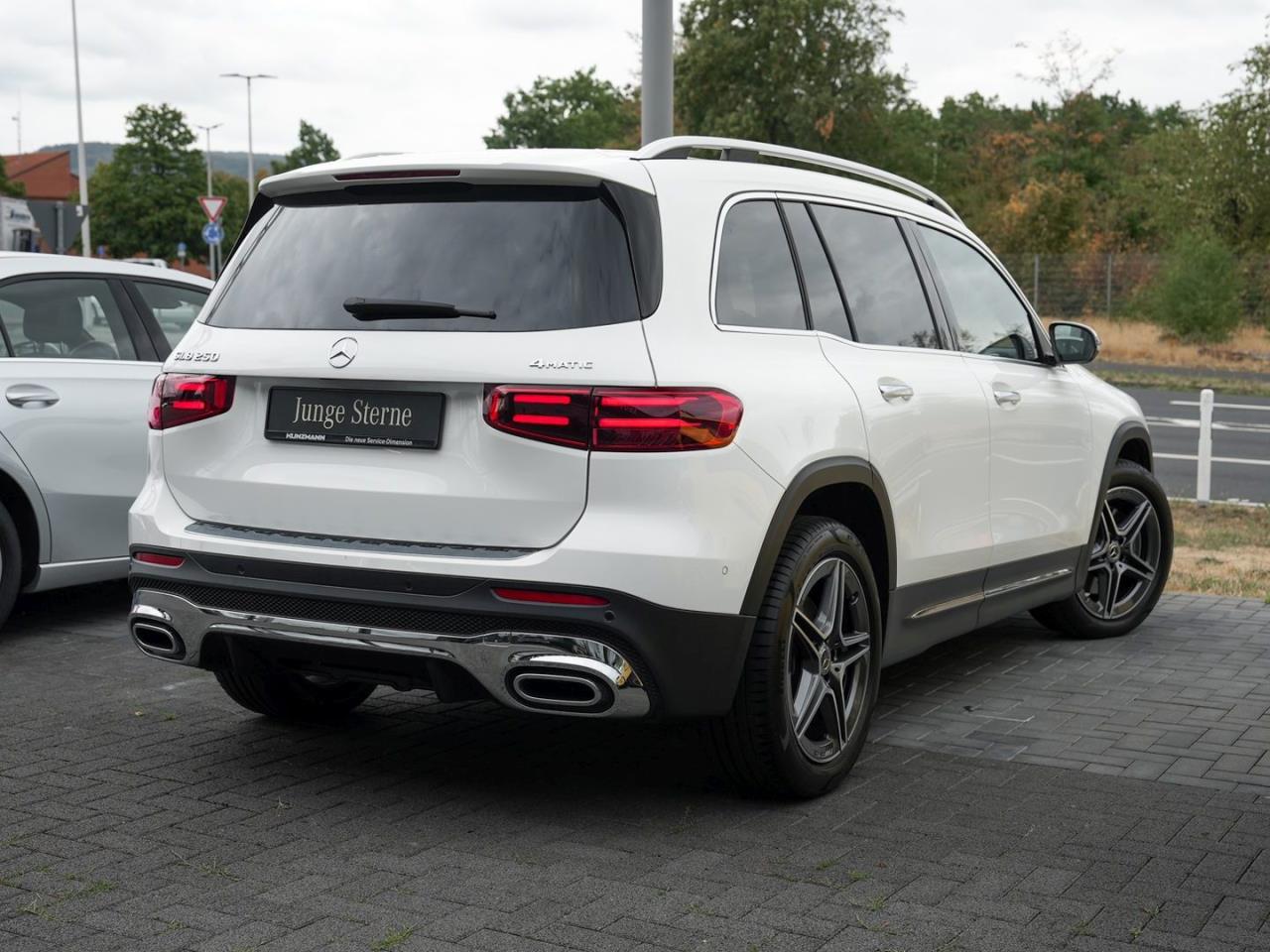 Mercedes-Benz GLB 250 4M AMG 360° AHK EasyP ParkA Ambiente