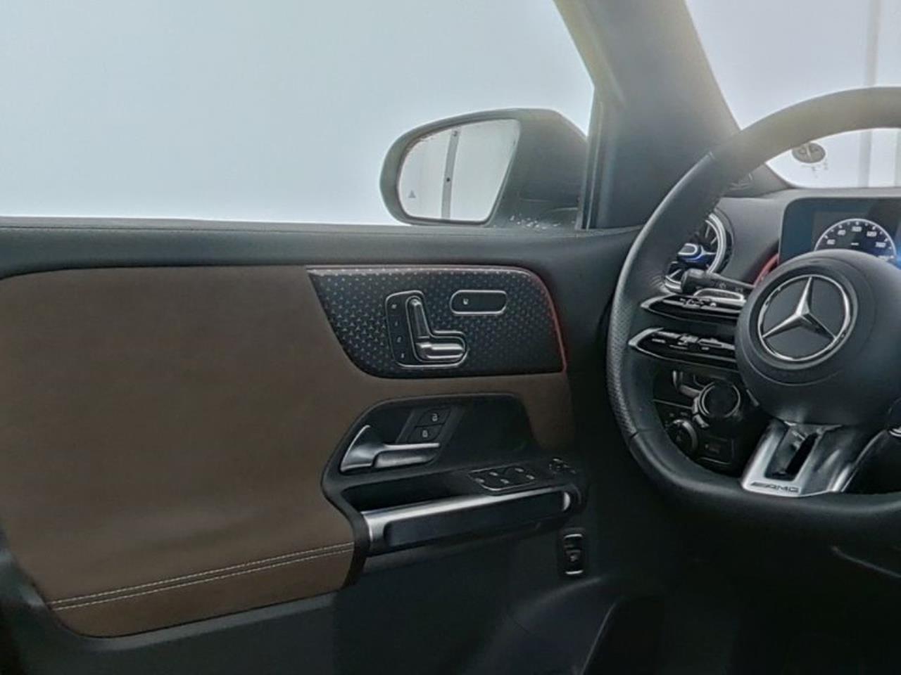 Mercedes-Benz GLB 35 AMG 4M AMG Night Panorama Standheiz 360°
