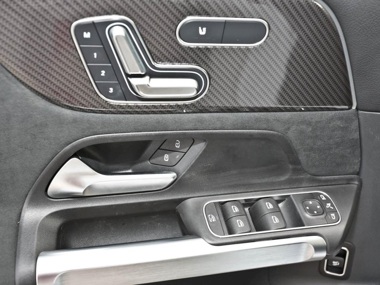 Mercedes-Benz Mercedes-AMG GLB 35 4MATIC Panorama AHK Distronic