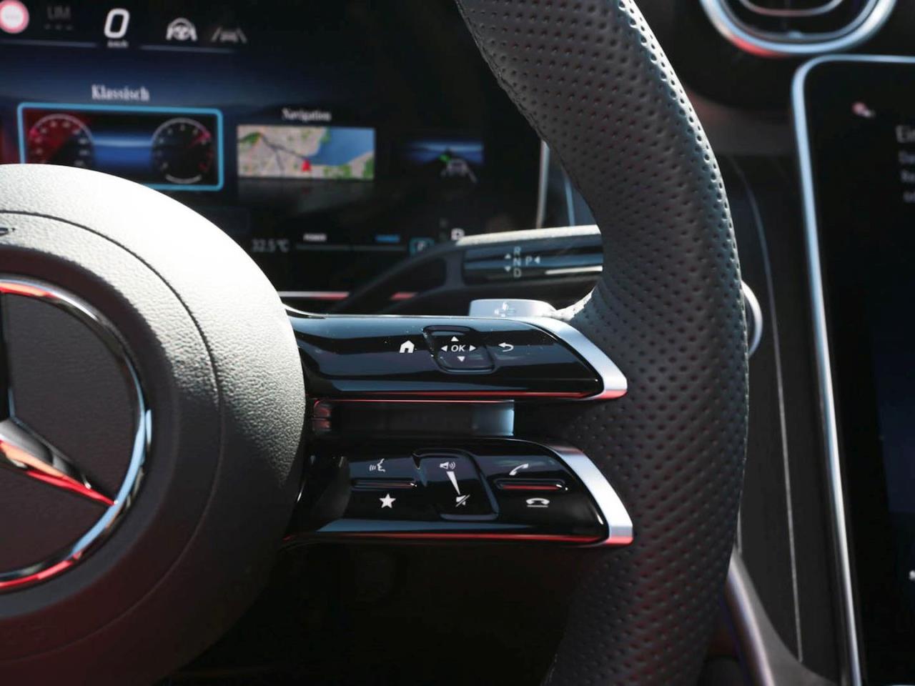 Mercedes-Benz GLC 300 d 4MATIC Coupé AMG Night Panorama AHK