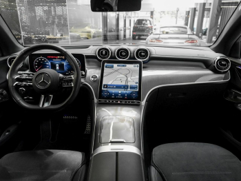 Mercedes-Benz GLC 300 de 4M Coupé AMG Distronic HeadUp 360?