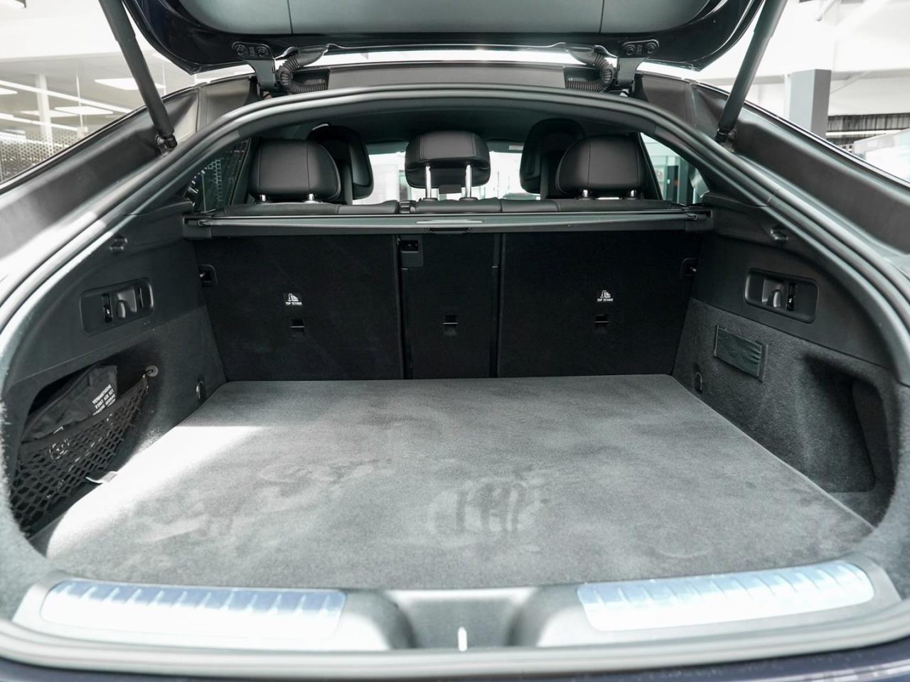 Mercedes-Benz GLC 300 de 4M Coupé AMG Distronic HeadUp 360?