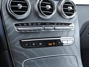 Mercedes-Benz GLC 300 d 4M AMG Night Kamera Easy-Pack AHK