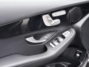 Mercedes-Benz GLC 300 de 4M Night Panorama Distronic 360° AHK