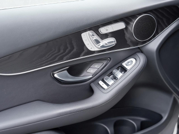 Mercedes-Benz GLC 300 de 4M Off-Road Kamera Memory AHK Tempomat