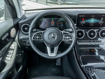 Mercedes-Benz GLC 300 e 4M MBUXNavi+ Distronic Kamera Easy-P