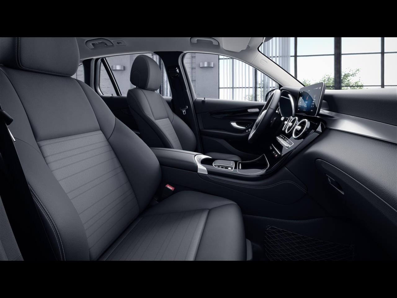 Mercedes-Benz GLC 300 e 4M MBUXNavi+ Distronic Kamera Easy-P