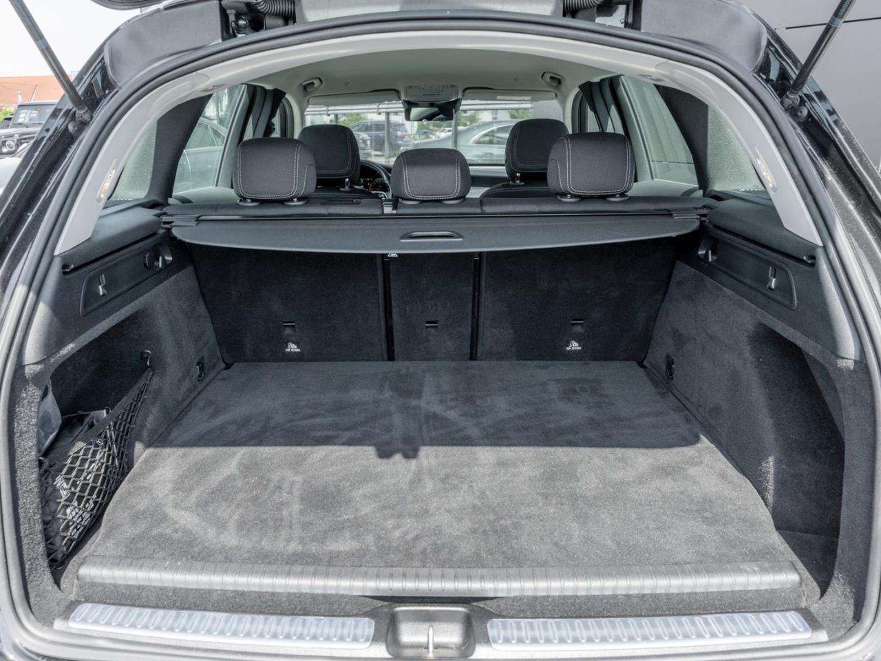 Mercedes-Benz GLC 300 e 4M MBUXNavi+ Distronic Kamera Easy-P