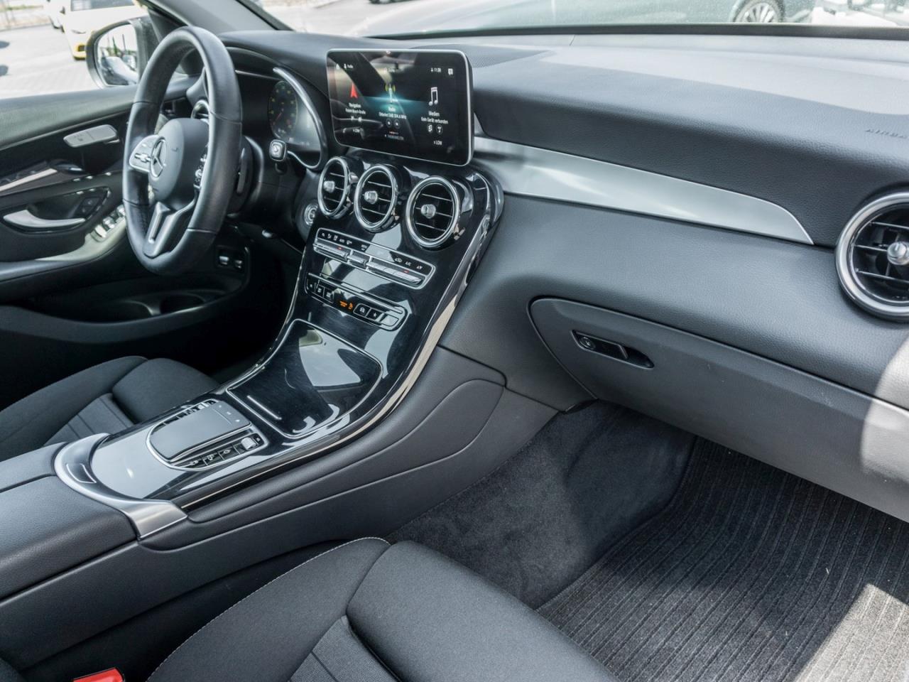 Mercedes-Benz GLC 300 e 4M MBUXNavi+ Distronic Kamera Easy-P