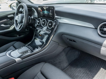 Mercedes-Benz GLC 300 e 4M MBUXNavi+ Distronic Kamera Easy-P
