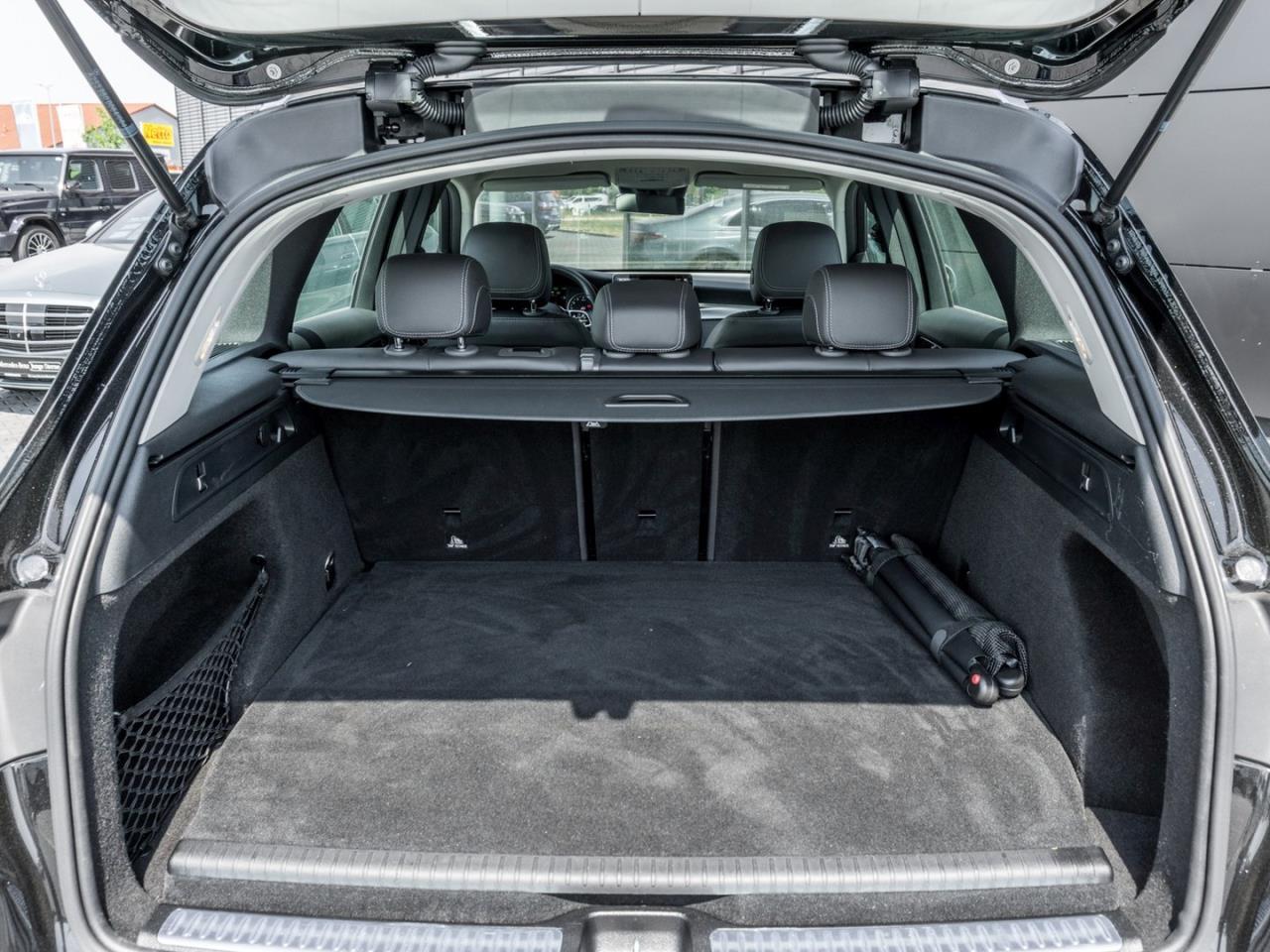 Mercedes-Benz GLC 300 e 4M MBUX Navi+ Easypack 360° AHK