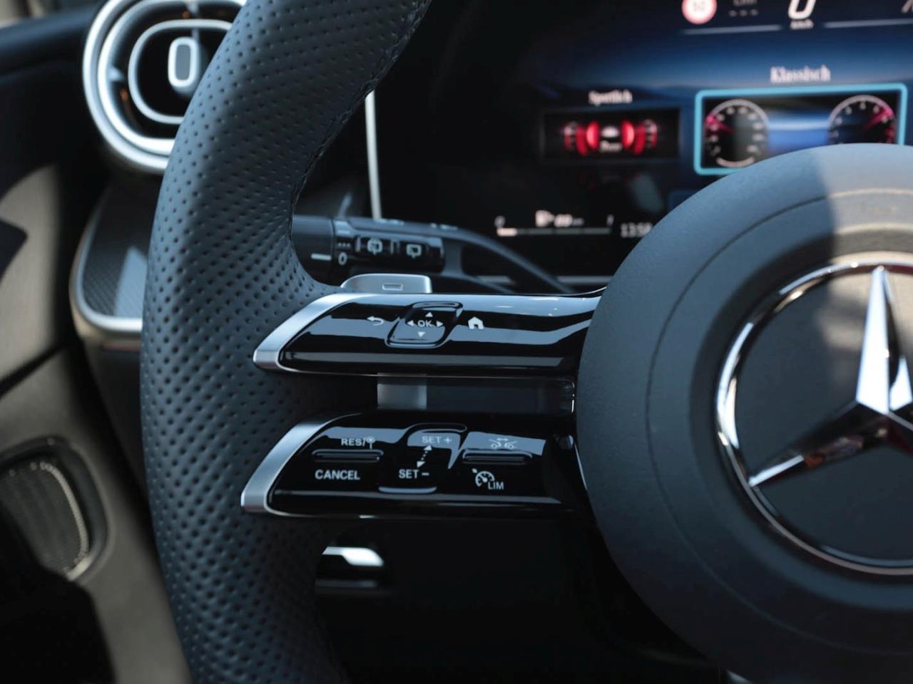 Mercedes-Benz GLC 200 4MATIC AMG Night Distronic Panorama AHK