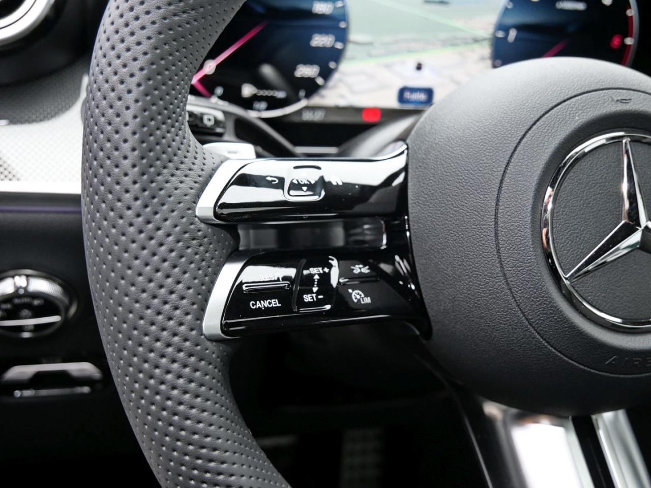 Mercedes-Benz GLC 220 d 4MATIC AMG Night Distronic AHK Panorama