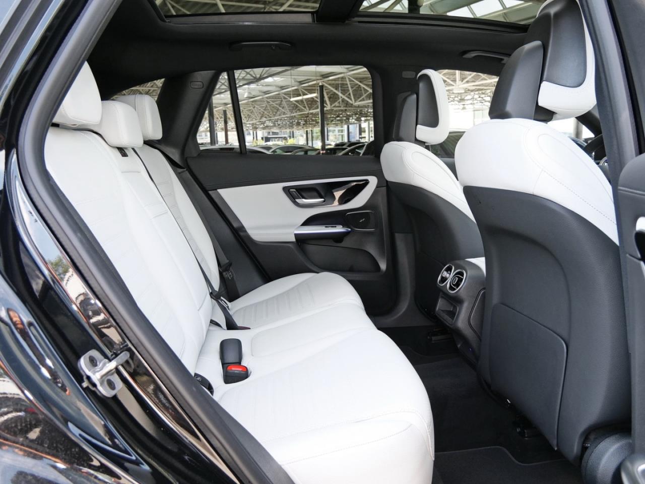Mercedes-Benz GLC 220 d 4MATIC AMG Distronic Panorama 360° AHK