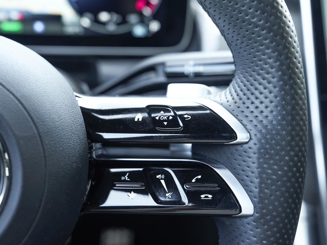 Mercedes-Benz GLC 300 e 4M AMG Distronic Panorama 360° HeadUp