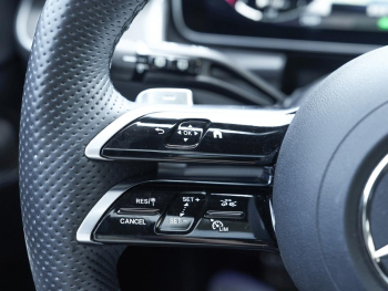 Mercedes-Benz GLC 300 e 4M AMG Distronic Panorama 360° HeadUp