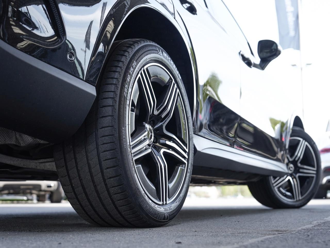 Mercedes-Benz GLC 300 e 4M AMG Distronic Panorama 360° HeadUp