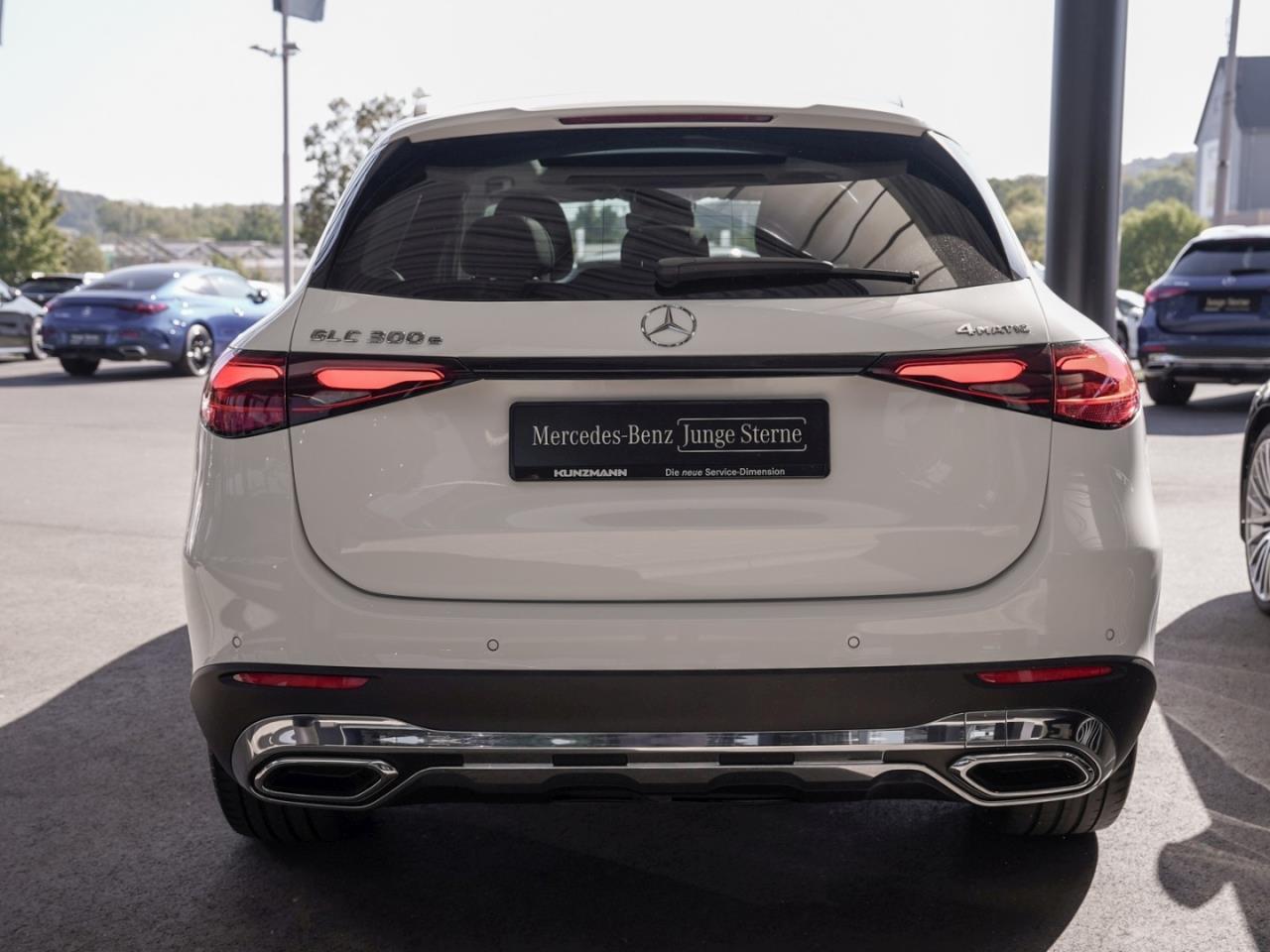 Mercedes-Benz GLC 300 e 4M Avantgarde Distronic Panorama AHK
