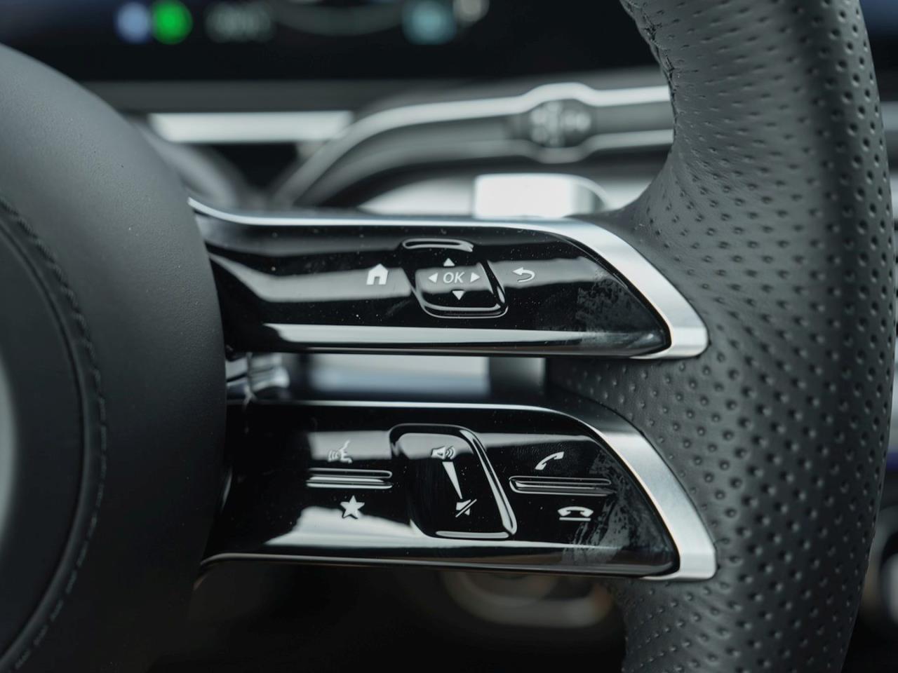 Mercedes-Benz GLE 300 d 4MATIC Coupé AMG Night Airmatic 360?