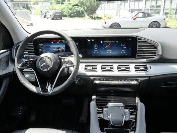 Mercedes-Benz GLE 300 d 4M Distronic Panorama ParkA 360° AHK