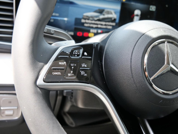 Mercedes-Benz GLE 300 d 4M Distronic Panorama ParkA 360° AHK