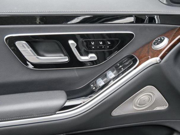Mercedes-Benz S 580 e 4M Limousine AMG Panorama Distronic 360?