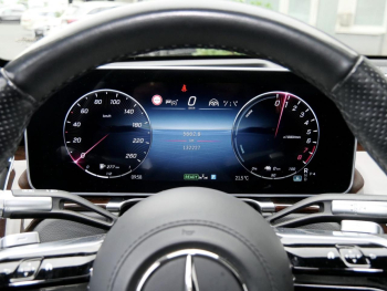 Mercedes-Benz S 580 e 4M Limousine AMG Panorama Distronic 360?