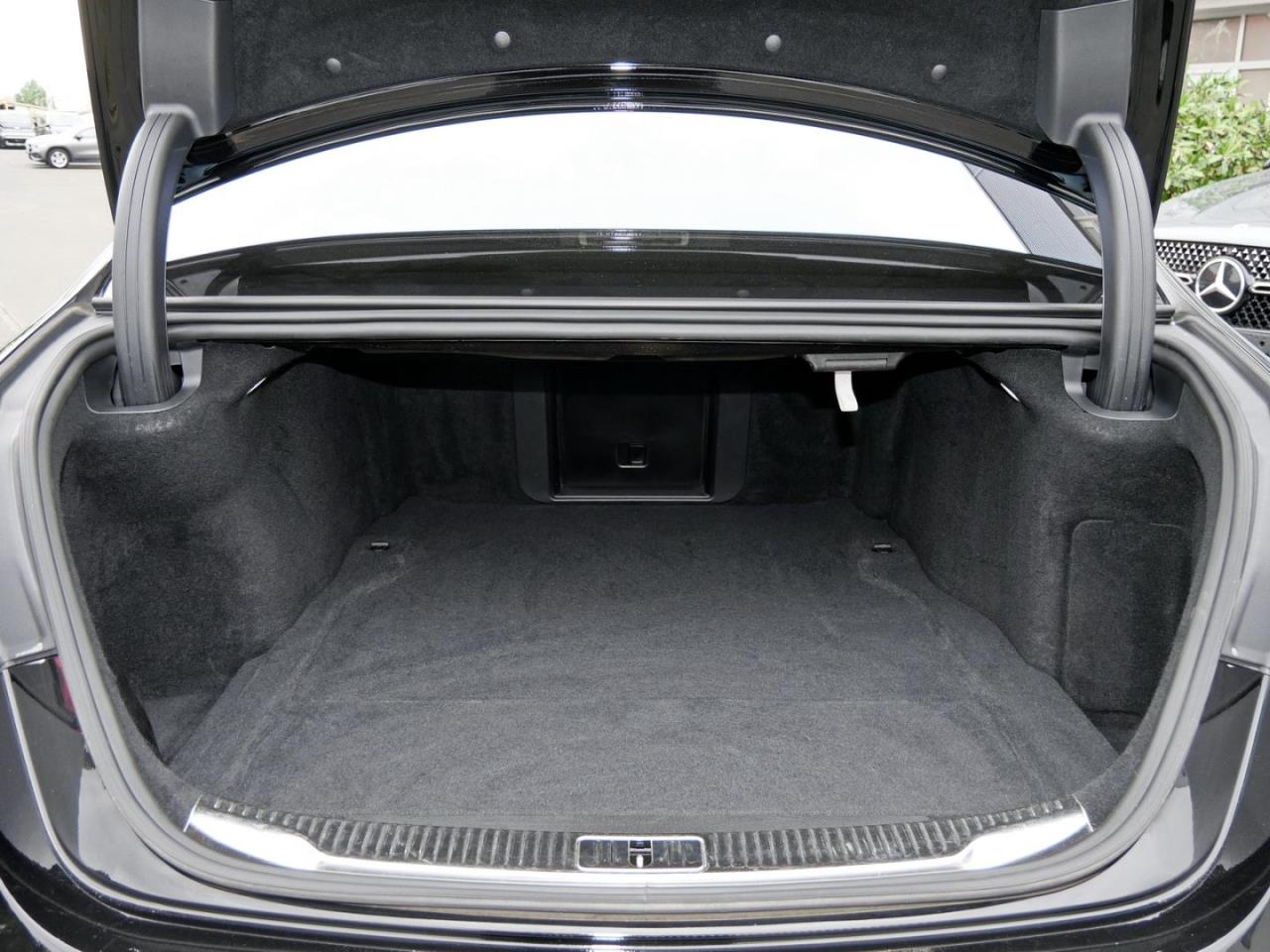 Mercedes-Benz S 580 e 4M Limousine AMG Panorama Distronic 360?