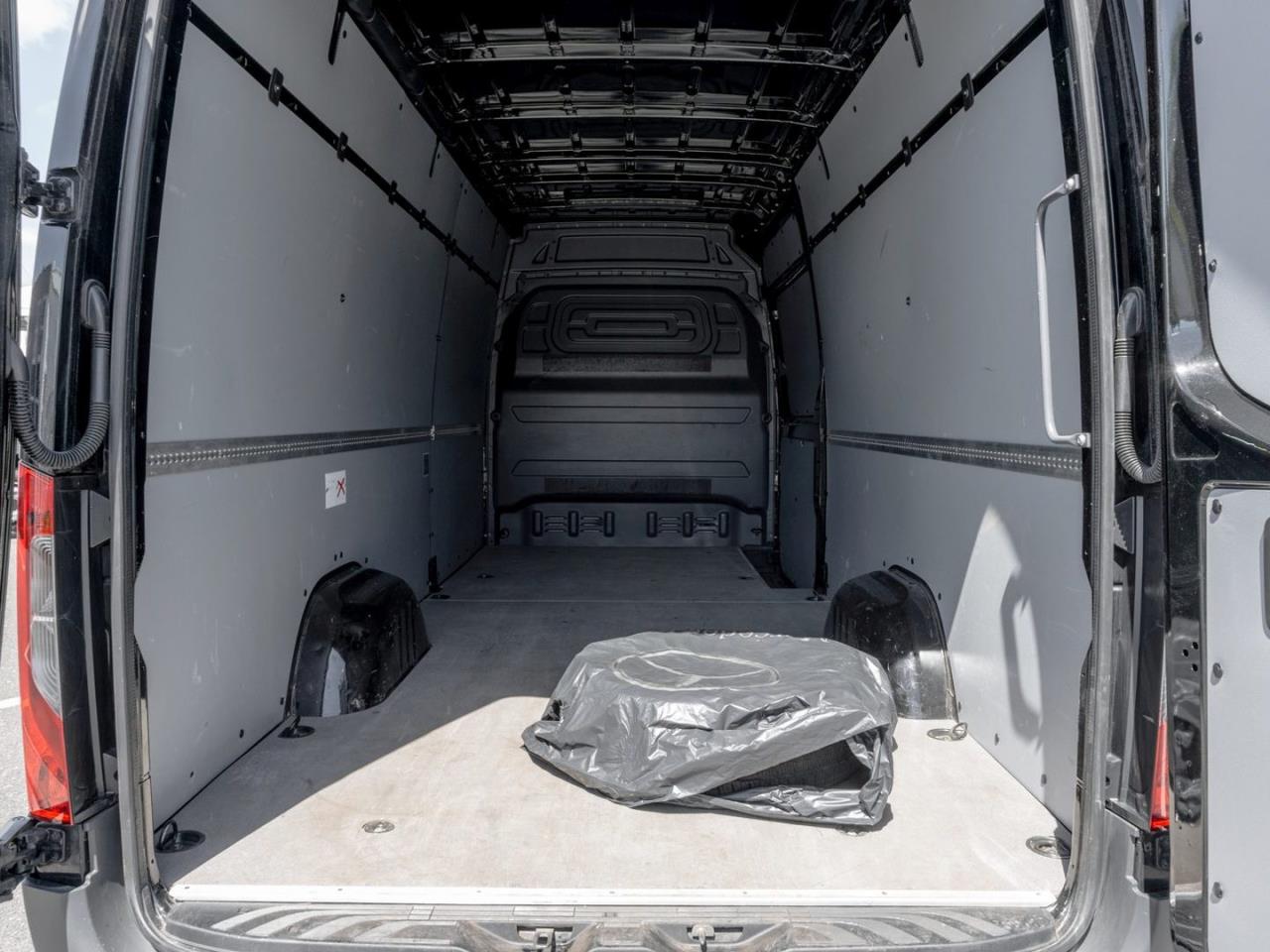 Mercedes-Benz Sprinter 319 CDI Kasten hoch MBUX Navi Kamera