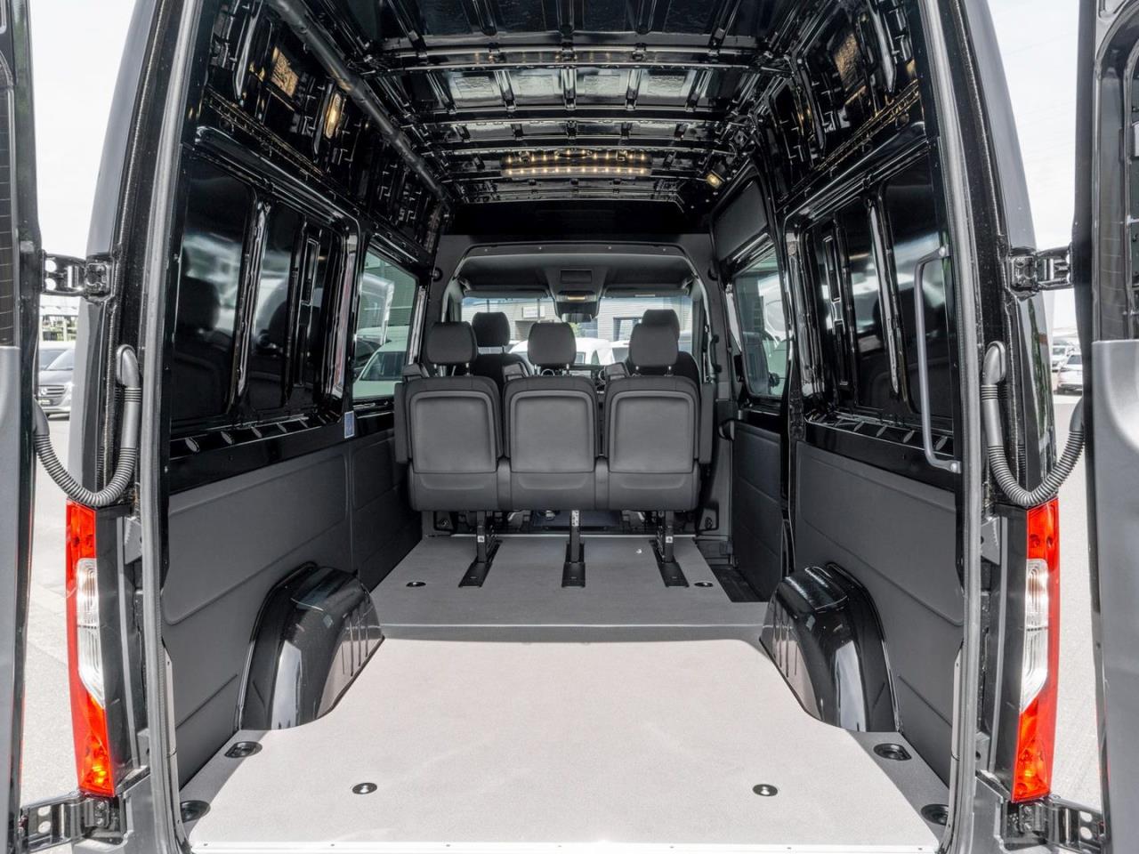 Mercedes-Benz Sprinter Kastenwagen SELECT 319 CDI Standard AHK