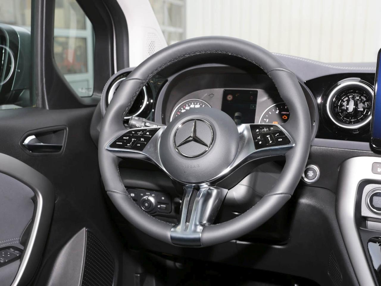 Mercedes-Benz T 180 d PROGRESSIVE Standard Navi Kamera
