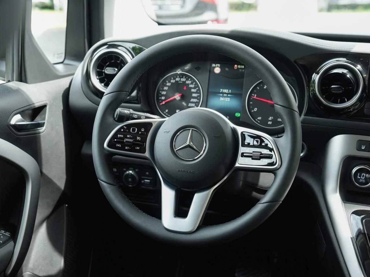 Mercedes-Benz T 180 d PROGRESSIVE Standard Keyless Kamera AHK