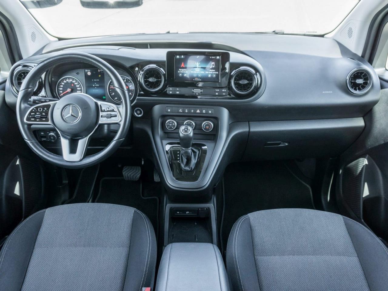 Mercedes-Benz T 180 d Standard Navi Kamera Park-Paket Spiegel-P
