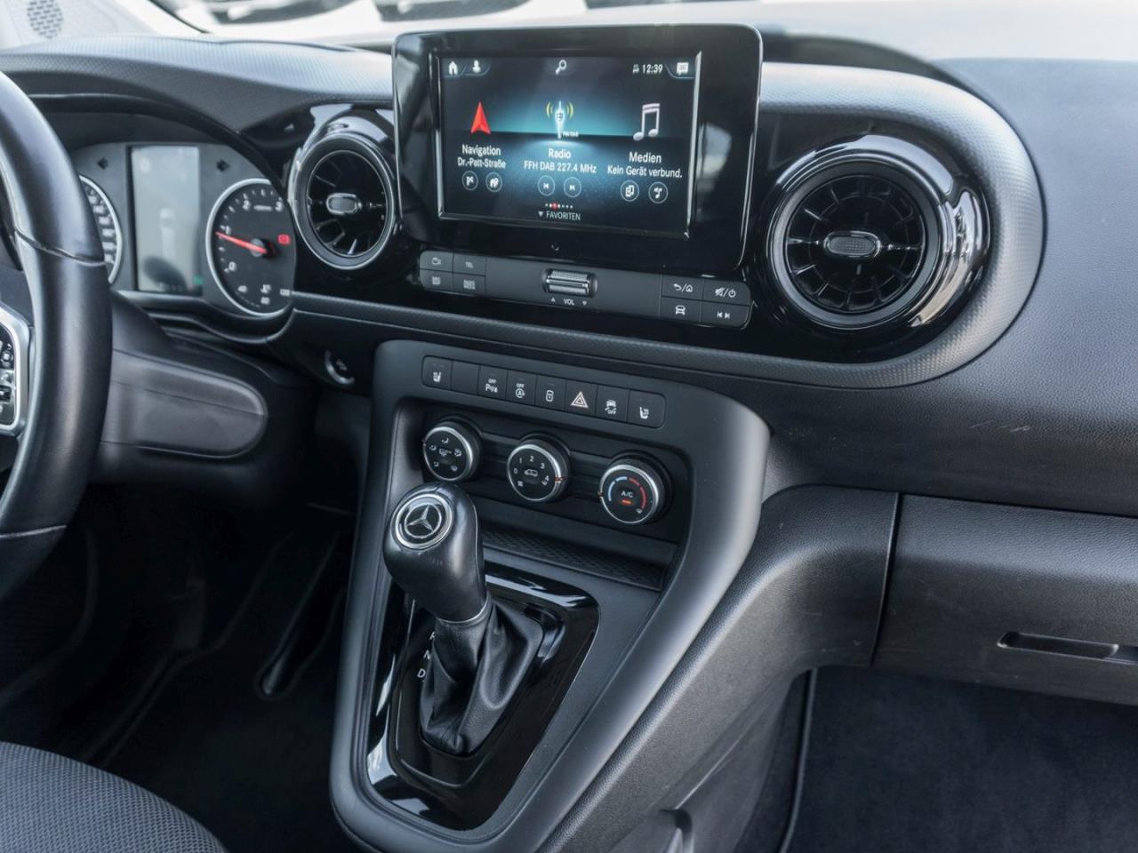 Mercedes-Benz T 180 d Standard Navi Kamera Park-Paket Spiegel-P