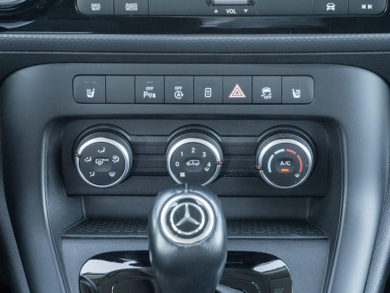 Mercedes-Benz T 180 d Standard Navi Kamera Park-Paket Spiegel-P