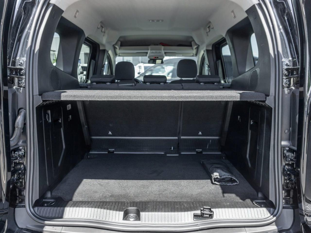 Mercedes-Benz T 180 d Standard Navi Kamera Park-Paket Spiegel-P