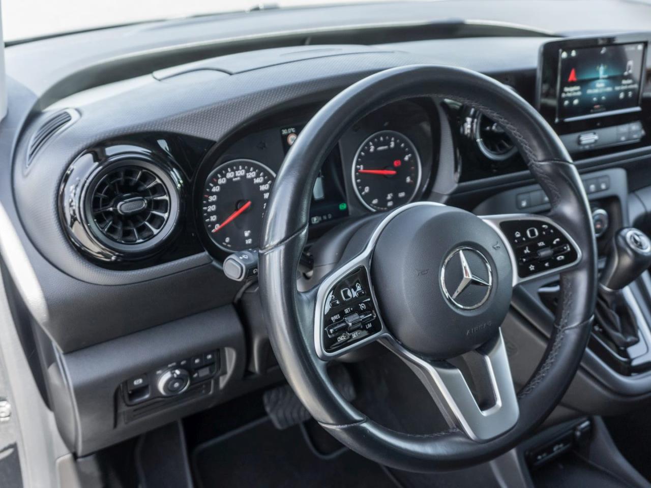 Mercedes-Benz T 180 d Standard Navi Kamera Park-Paket Spiegel-P